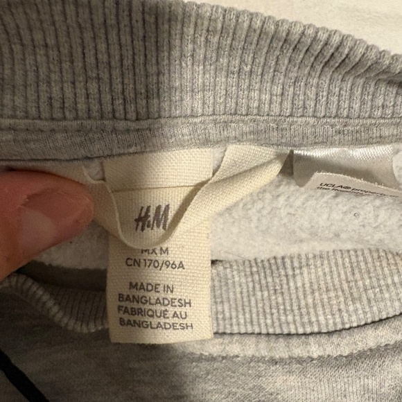 🩶 H&M UCLA Bruins Crewneck Sweatshirt | Grey | Size M 🩶 - Picture 3 of 5